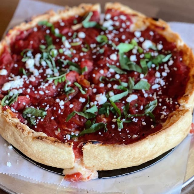 BBQ Chicken Deep Dish Pizza 9" (6 Slices).
